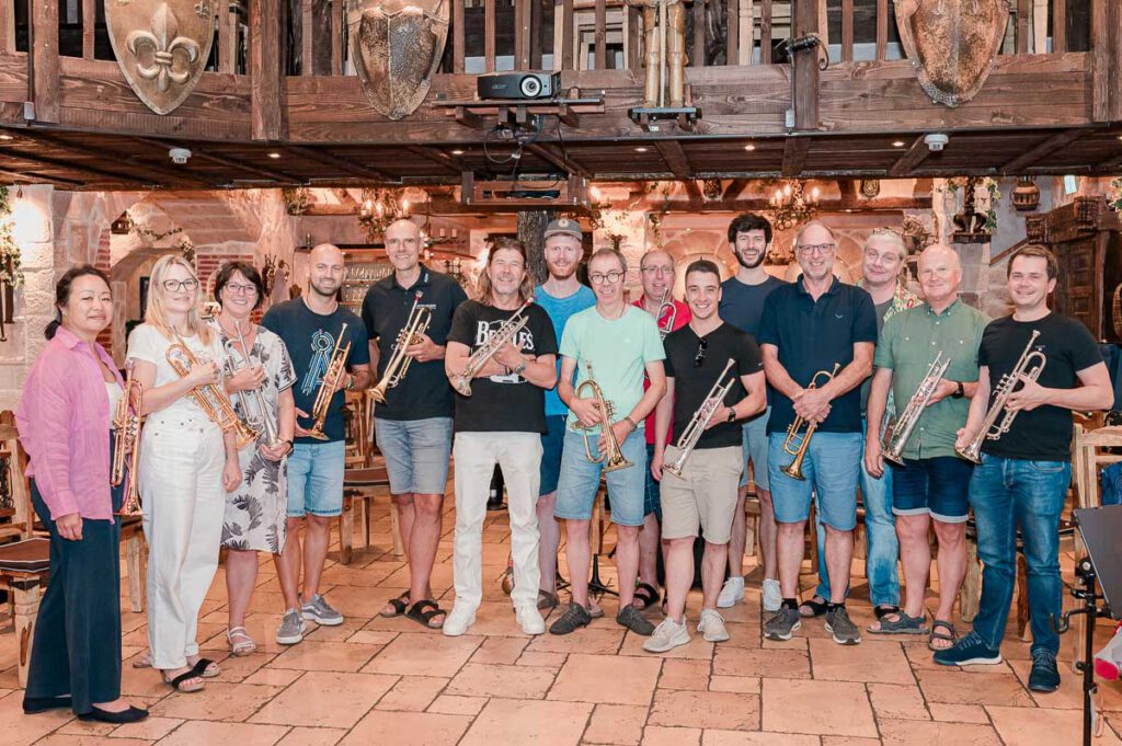 Gruppenbild von allen Teilnehmer*innen des TrumpetCamps